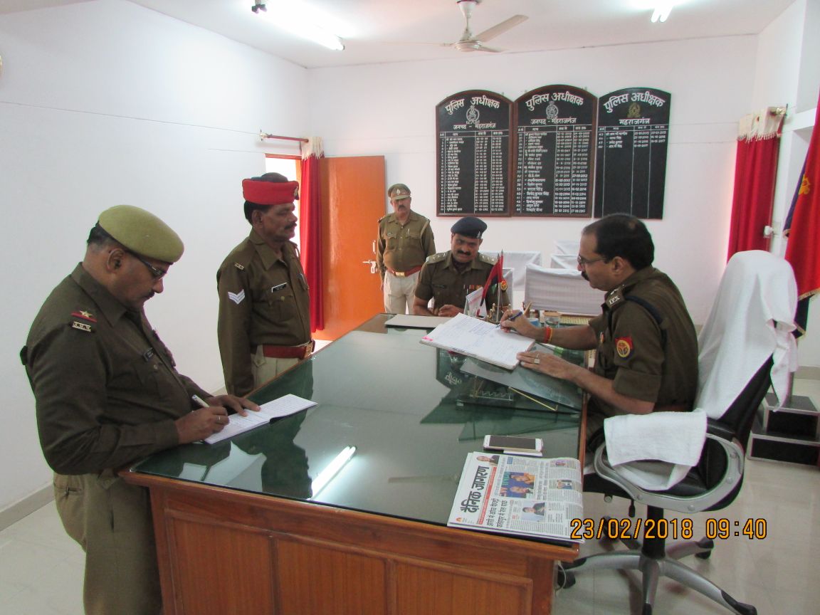 एसपी महराजगंज ने पुलिस लाइन का किया निरीक्षण, दिये आवश्यक निर्देश 
