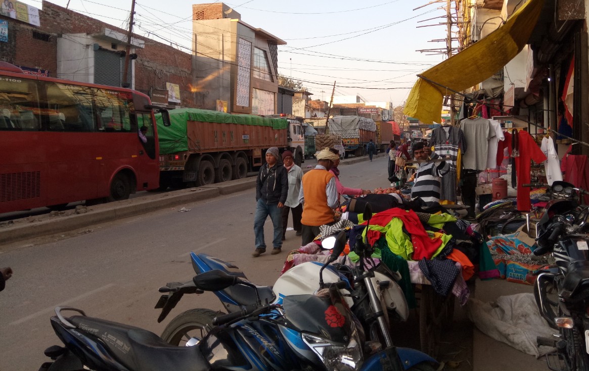 जाम की समस्या को नासूर बना रहा फुटपाथी अतिक्रमण