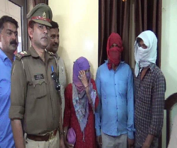 ब्लैकमेलर हसीना काे पुलिस ने किया गिरफ्तार, पैसेवालाें काे फंसाकर एेंठती थी रुपए