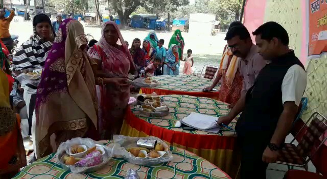 लक्ष्मीपुर:सास बहू सम्मेलन, महिलाओं को किया गया जागरूक।