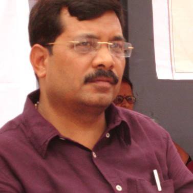 जिम्मेदारी संग नारी ,भर रही है उड़ान ना कोई शिकायत ना, कोई थकान