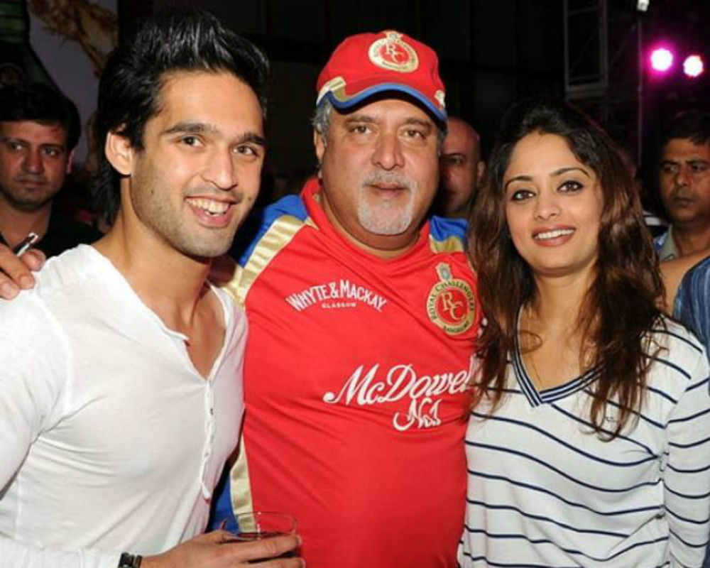 दूसरी पत्नी से तलाक लिए बिना ही 30 साल छोटी गर्लफ्रैंड के साथ शादी कर रहे हैं विजय माल्या