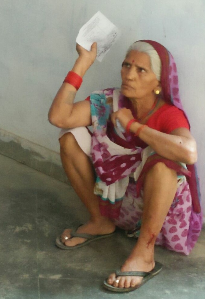 नौतनवा: कुंवर घनश्याम सामुदायिक स्वास्थ्य केंद्र पर ग्रामीणो का हंगामा