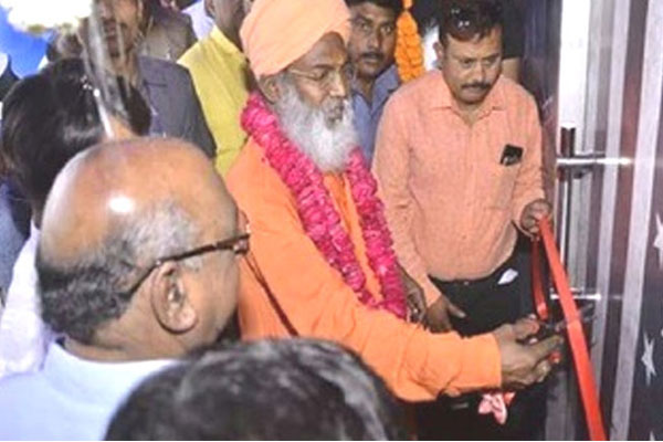 ‘नाइट क्लब’ का उद्घाटन कर बुरे फंसे साक्षी महाराज, मचा बवाल, कहा- धोखे से बुलाया गया