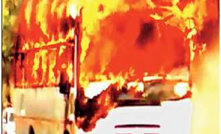 मोदी की नेपाल यात्रा और भारतीयों पर हमले का क्या है कनेक्शन?