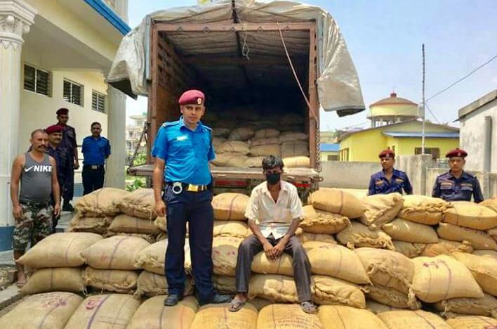 नेपाल में भारतीय ट्रक से तस्करी की 12 टन काली मिर्च बरामद,चालक गिरफ्तार