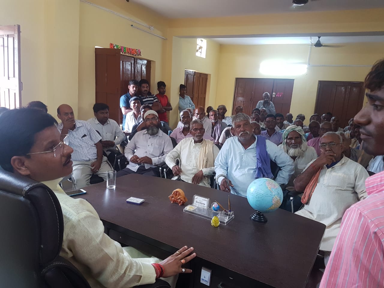 राजा को तलाशने के लिए टीम गठित सोनौली में सीमावर्ती क्षेत्र का महापंचायत,दस गांव का "राजा" गायब।