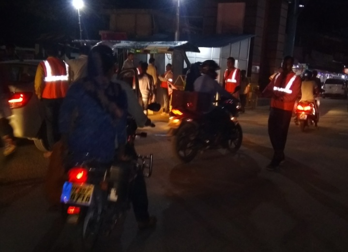 भारत नेपाल सीमा पर तैनात एसएसबी जवानों का रात्रि में बदला ड्रेस