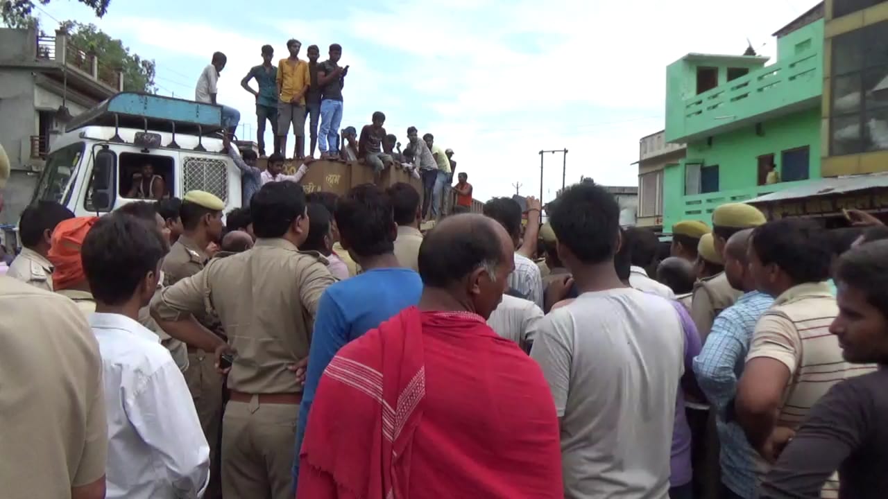 महराजगंज: कोल्हुई में दुकान बंद कराने को लेकर व्यापारी और भाजपा नेताओ में झड़प