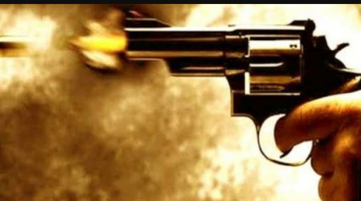 रंगदारी के लिए मेडिकल स्टोर्स संचालक को मारी गोली,असलहा लहराते फरार हो गये बदमाश