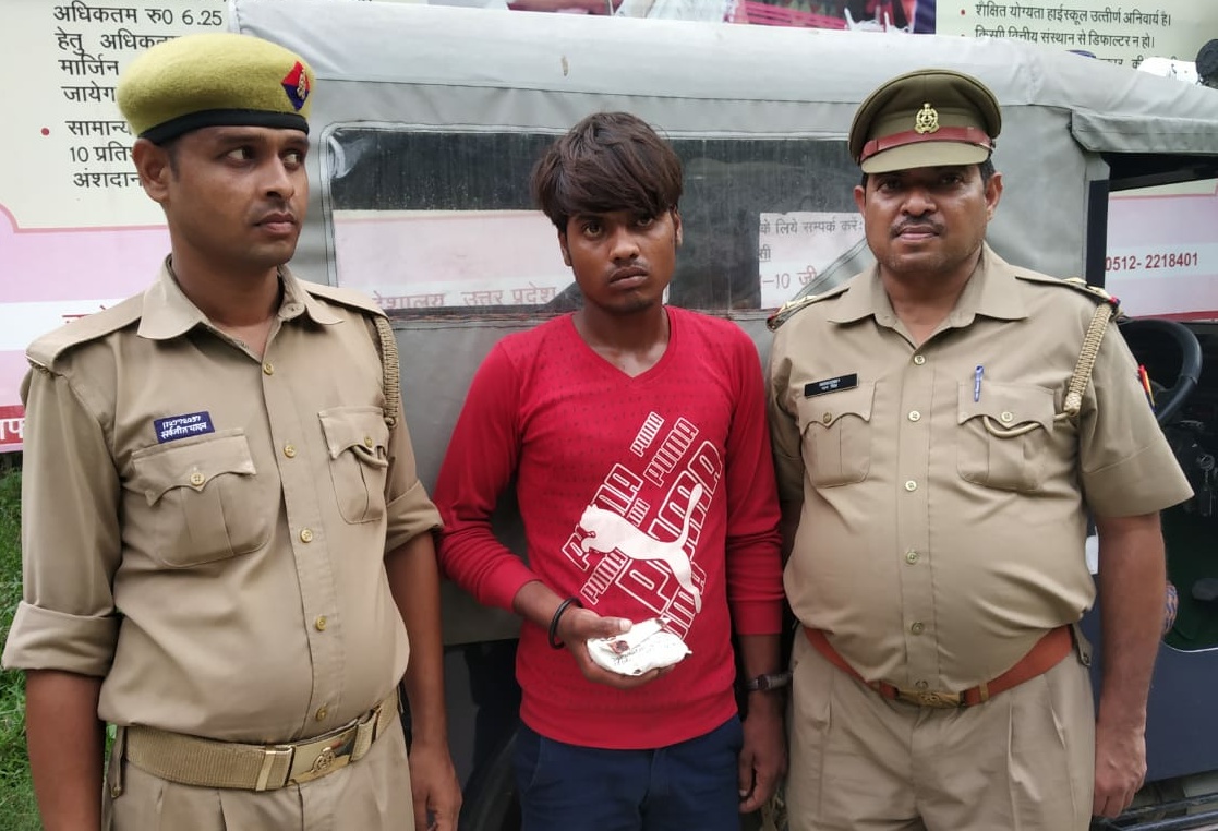 नौतनवा रेलवे स्टेशन पर नशीला पाउडर के साथ एक गिरफ्तार