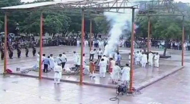 पंचतत्व में विलीन हुए अटल, दत्तक पुत्री ने दी मुखाग्नि