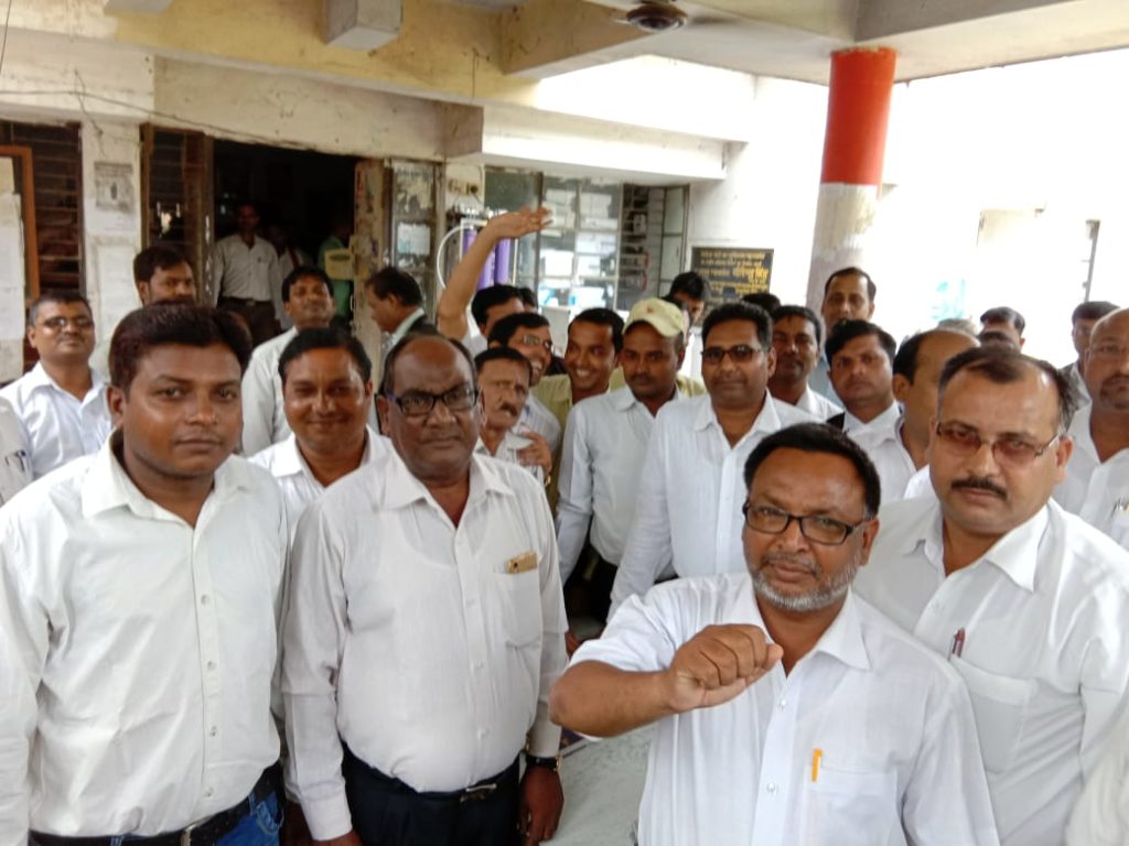 राष्ट्रद्रोह के आरोपी मौलाना की पैरवी करने वालो वकीलों को बारएशोसिएशन से निष्कासित करने का प्रस्ताव