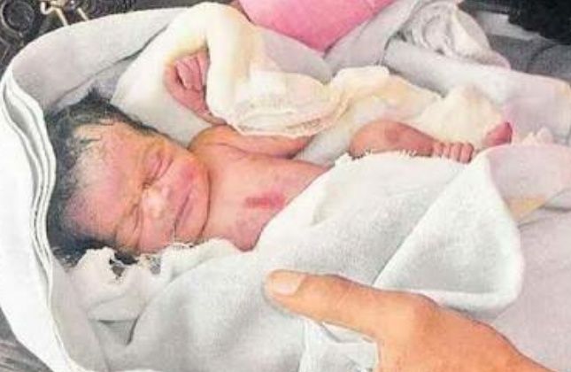 फरेंदा :कलयुगी माँ नवजात बच्ची को सड़क पर छोड़ कर फरार