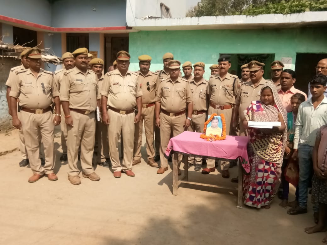 पुलिस स्मृति दिवस पर डायल 100 पुलिस इंस्पेक्टर की पत्नी को किया गया सम्मानित