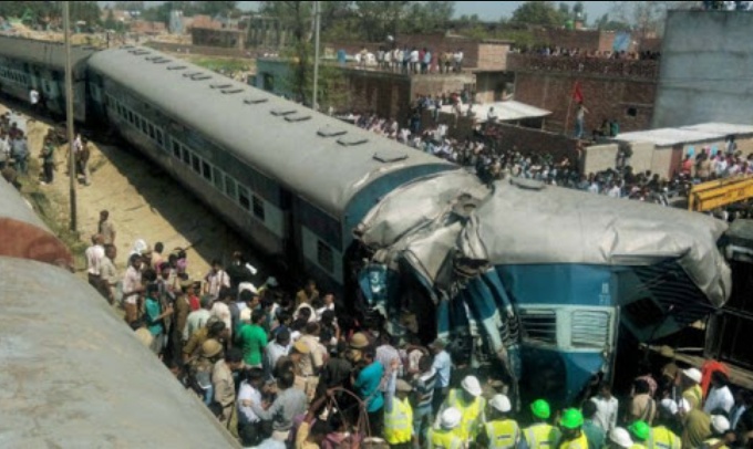 रायबरेली में मालदा एक्सप्रेस ट्रेन पलटी, दर्जन भर लोगो के मौत की आशंका