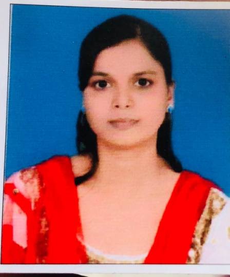 प्लेटफार्म पर पैर फिसला और ट्रेन के नीचे आ गई युवती, सिर धड़ से अलग