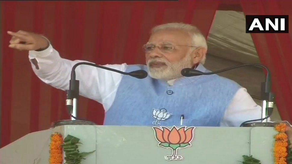 अयोध्‍या विवाद पर पहली बार बोले PM मोदी, 'राम मंदिर पर रोड़े अटका रही है कांग्रेस'