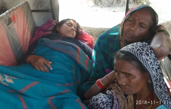 Up महराजगंज:कोचिंग जा रही छात्रा से छेड़छाड़ दबंगो ने पीटकर किया अधमरा।