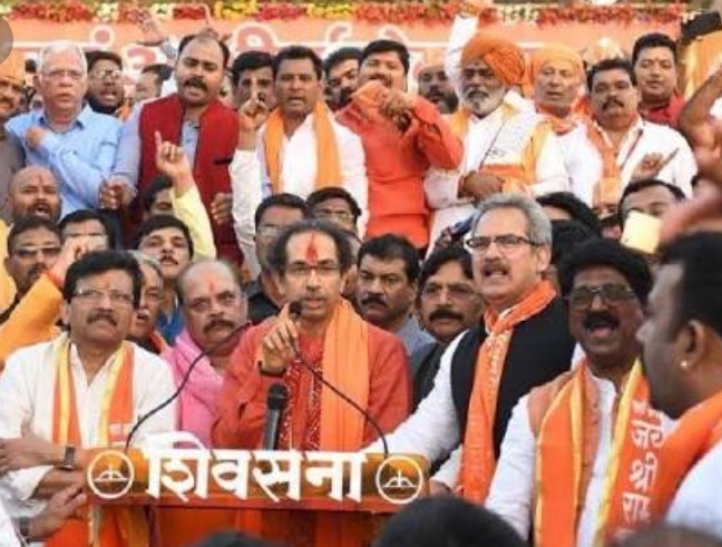 अयोध्या पहुंचे उद्धव ठाकरे, टिकी सबकी निगाहें।