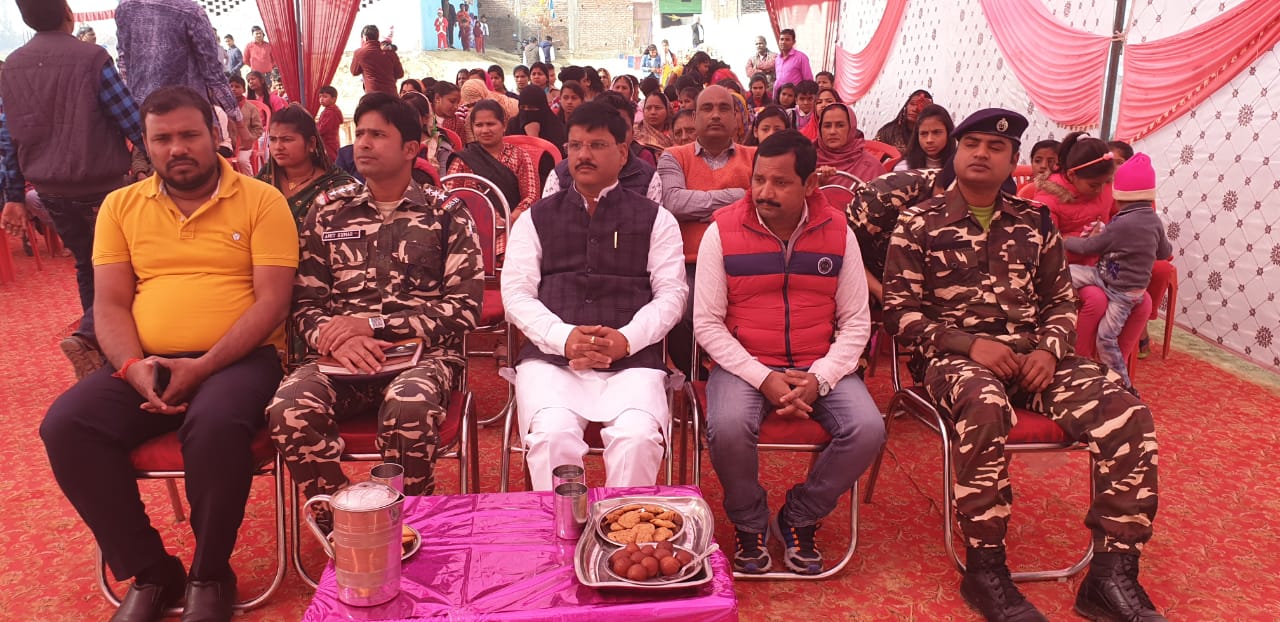 सोनौली ब्लॉसम प्ले-वे स्कूल के नन्हे बच्चो ने धूमधाम से मनाया क्रिसमस डे।