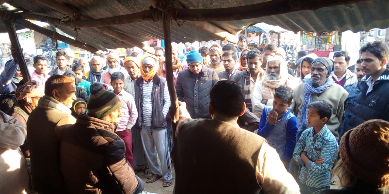 नौतनवा: पूर्व विधायक मुन्ना सिंह का गांवो में चौपाल ,जनता की सुन रहे समस्या,कर रहे निराकरण।