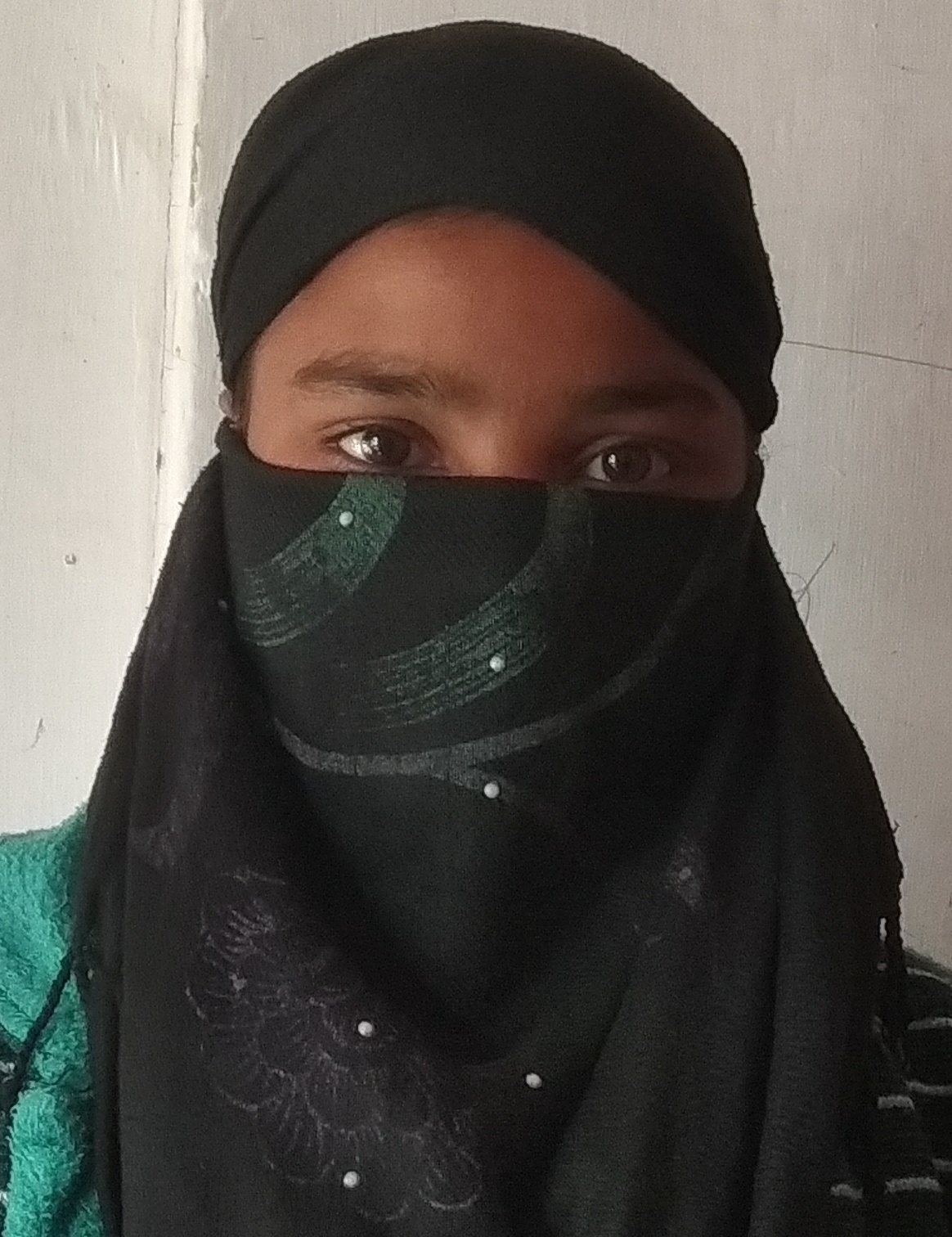 नौतनवा: 14 वर्षीय बलात्कार पीड़िता पहुंची थाने।