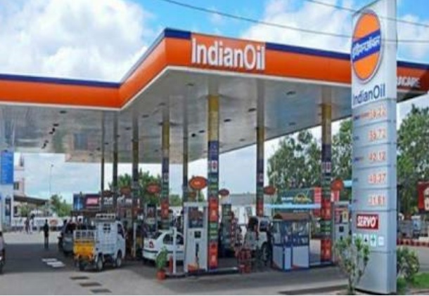 पेट्रोल और डीजल के दामों में काफी समय बाद फिर आया उछाल।