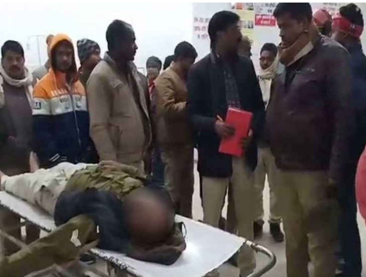 यूपी:निषाद पार्टी के कार्यकर्ताओं का पुलिसकर्मियों पर हमला, सिपाही की मौत