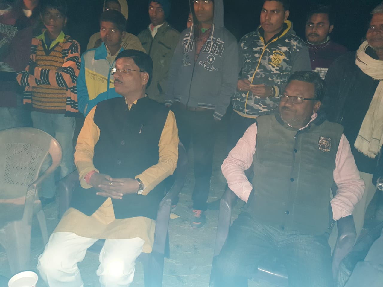 सुधीर त्रिपाठी ने दलित बस्ती में मनाया नया साल पूरी रात गुलजार रही सोनौली की दलित बस्ती