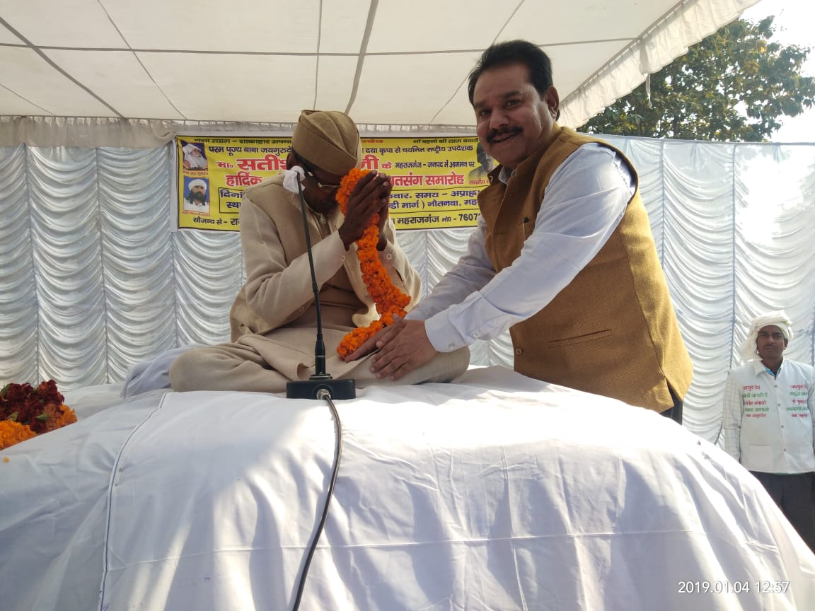 सतीश चन्द जी महाराज का नौतनवां मे गुडडू खान ने किया भव्य स्वागत।