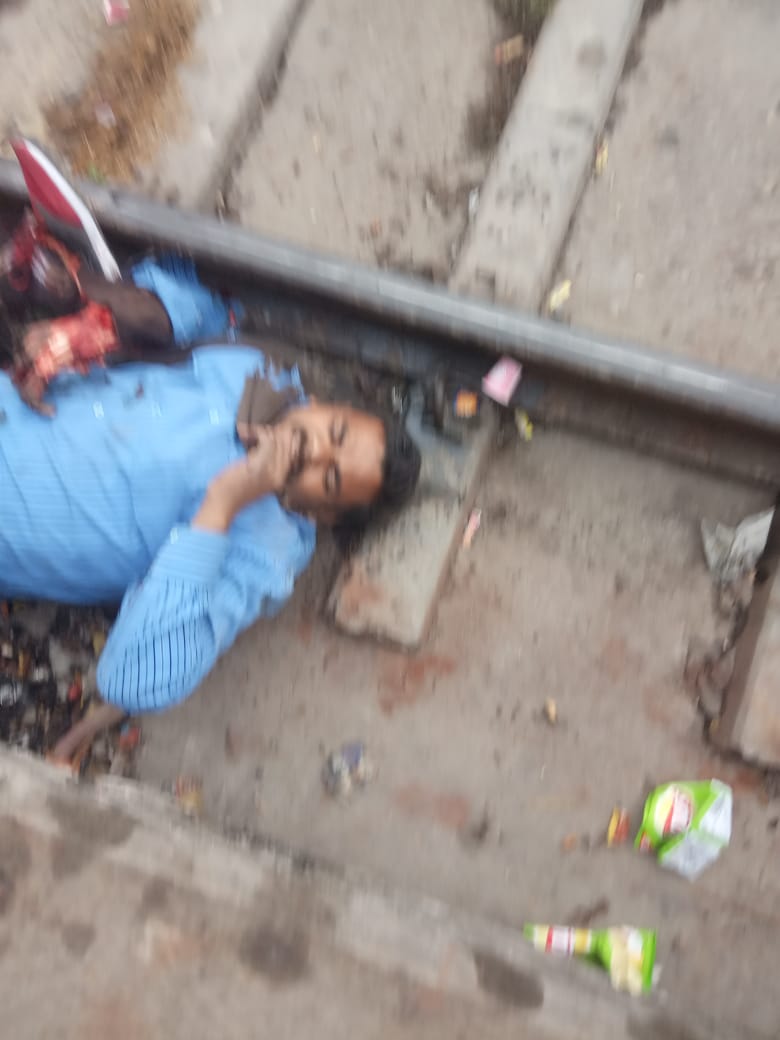 नौतनवां : ट्रैन की चपेट में आने से यात्री का हाथ और पैर कटा