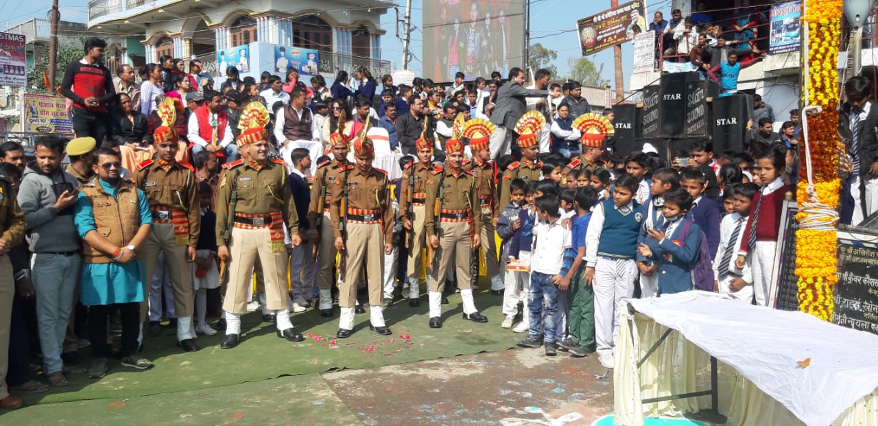 नौतनवा के गाँधीचौक पर दिल्ली के राजपथ जैसा माहौल।