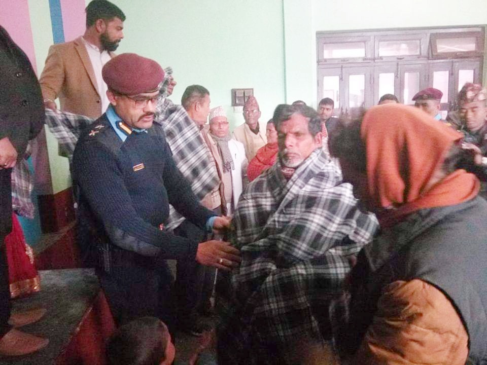 नेपाल : बुद्ध सामुदायिक सेवा केंद्र एवं सामुदायिक पुलिस सेवा द्वारा बुजुर्ग असहायों में कंबल वितरण