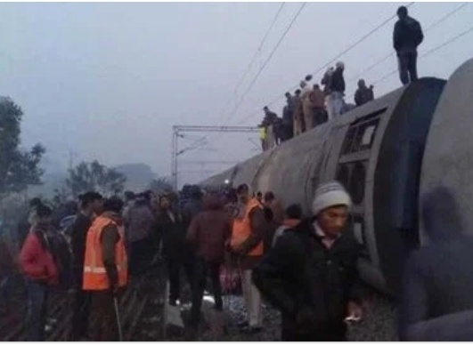 बिहार : हाजीपुर में बड़ा रेल हादसा: सीमांचल एक्सप्रेस के 9 डिब्बे पटरी से उतरे, 6 की मौत