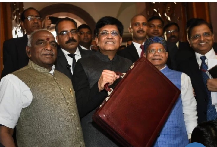 Budget 2019: जानिए मोदी सरकार का आखिरी बजट आपके लिए क्या लाया सौगात।