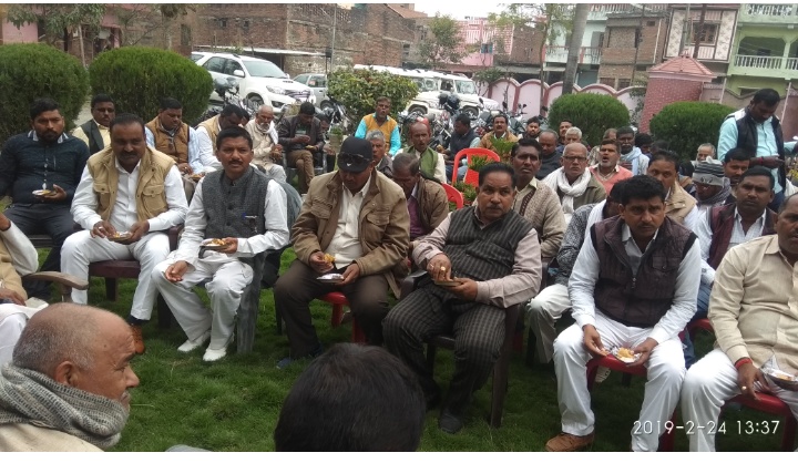 Maharajganj:नौतनवा समाजवादी पार्टी के बूथ पर्यवेक्षकों की हुई बैठक, कार्यकर्ताओं में भरे गए ऊर्जा।