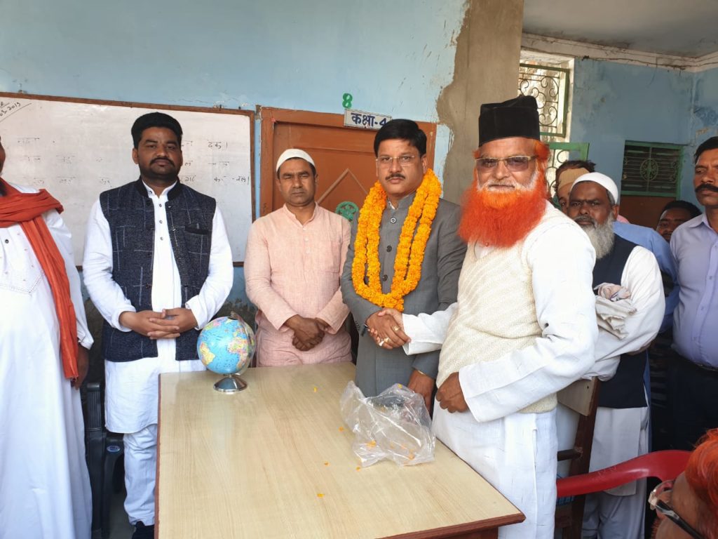 सोनौली:अरविया गौशिया अहले सुन्नत अलजमात मदरसा कमेटी ने सुधीर त्रिपाठी का किया स्वागत