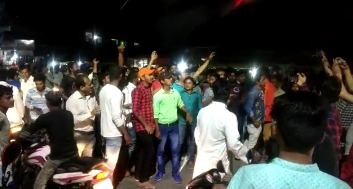 महाराजगंज: सिपाही ने सेना के जवान को मारा थप्पड़ लोगों ने घेरा थाना, काटा बवाल