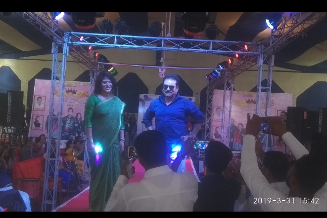 नौतनवा में इंडो नेपाल फैशन प्रतियोगिता: चेयरमैन और पूर्व चेयमैन नौतनवा नायला खान चली रैम्प पर, मची धूम