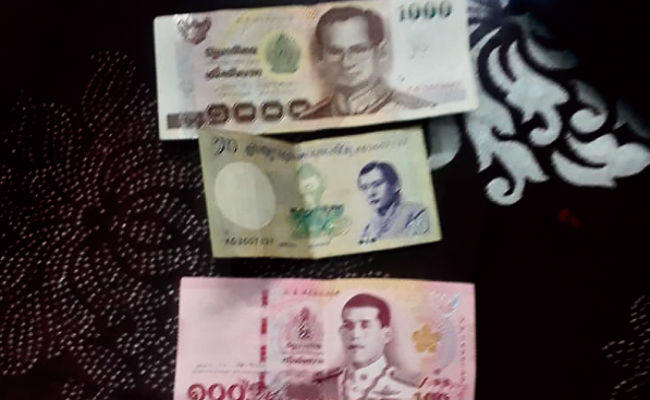 विदेशी मुद्रा,शराब और 8.50 लाख के साथ दो गिरफ्तार