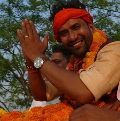 निरहुआ के रोड शो पर पथराव 54 के खिलाफ मुकदमा