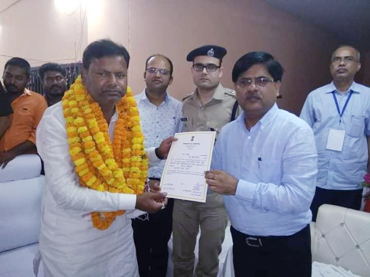 महराजगंज:भाजपा प्रत्याशी पंकज चौधरी,गठबंधन प्रत्याशी कुंवर अखिलेश सिंह से 335239 मतों से जीते