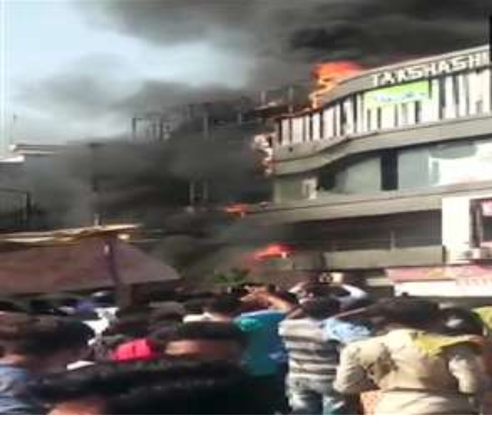 सूरत के एक कोचिंग सेंटर में लगी भीषण आग से 20 छात्रों की मौत