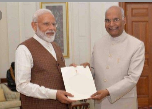 राष्ट्रपति कोविंद ने नरेंद्र मोदी को प्रधानमंत्री किया नियुक्त ,मोदी ने नई सरकार बनाने का दावा किया पेस