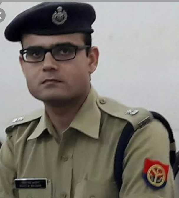 महराजगंज पुलिस कप्तान का थानेदारो पर चला चाबुक, पांच थानेदारो का कार्यक्षेत्र बदला