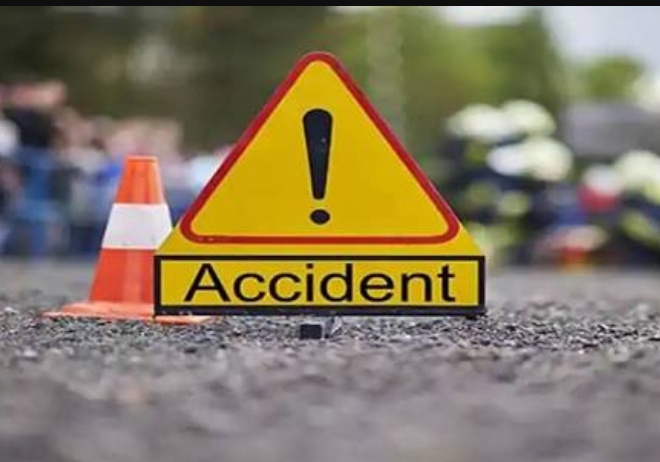 आगरा-लखनऊ एक्सप्रेस-वे पर यात्रियो से भरा बस ट्रक में घुसा, आठ की मौत , 54 यात्री जख्मी