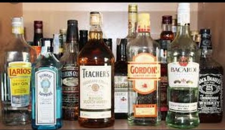 गोरखपुर: बिहार जा रही शराब की बड़ी खेप देवरिया में पकड़ी गई, तस्कर गिरफ्तार