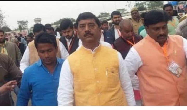 संतकबीर नगर: पूर्व सांसद शरद त्रिपाठी के समर्थकों से मारपीट, आधा दर्जन चोटिल