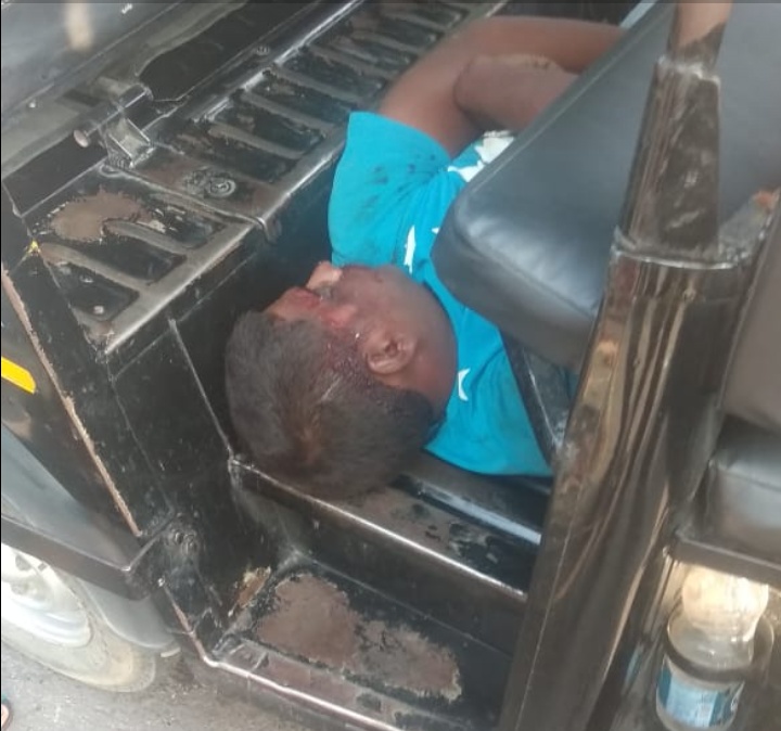 फरेंदा: टेलर में घुसा डीसीएम चालक की मौत, खलासी घायल